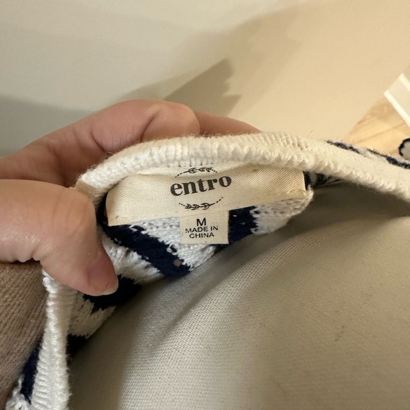 Size Medium Entro Women's Striped Ruffle Sleeve Knit Top - Picture 5 of 6